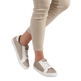 Tênis com cordões amarelo 2 Tênis com cordões amarelo 2