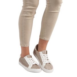 Tênis com cordões amarelo 1 Tênis com cordões amarelo 1