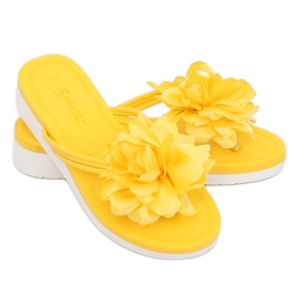 Chinelos amarelos com uma flor CK103 Yellow 1