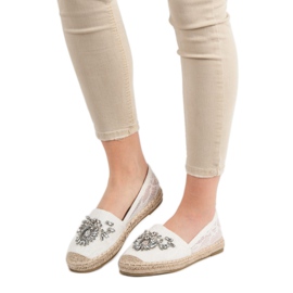 Bestelle Alpercatas de renda com ornamentos branco 1