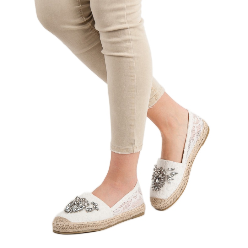 Bestelle Alpercatas de renda com ornamentos branco 2 Bestelle Alpercatas de renda com ornamentos branco 2