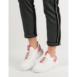 Tênis esportivos com punho de manga branco 2