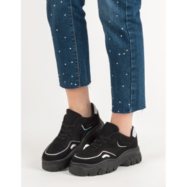 Tênis pretos elegantes 2