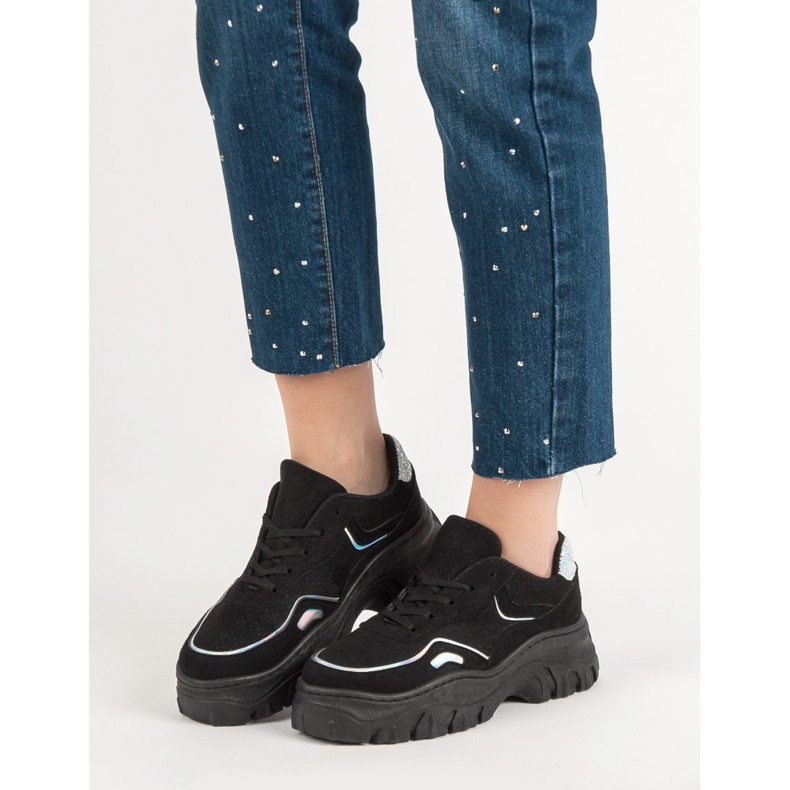 Tênis pretos elegantes 2