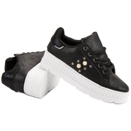 Sapatos Pretos na Plataforma 1