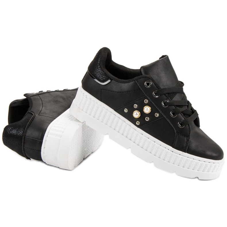 Sapatos Pretos na Plataforma 1