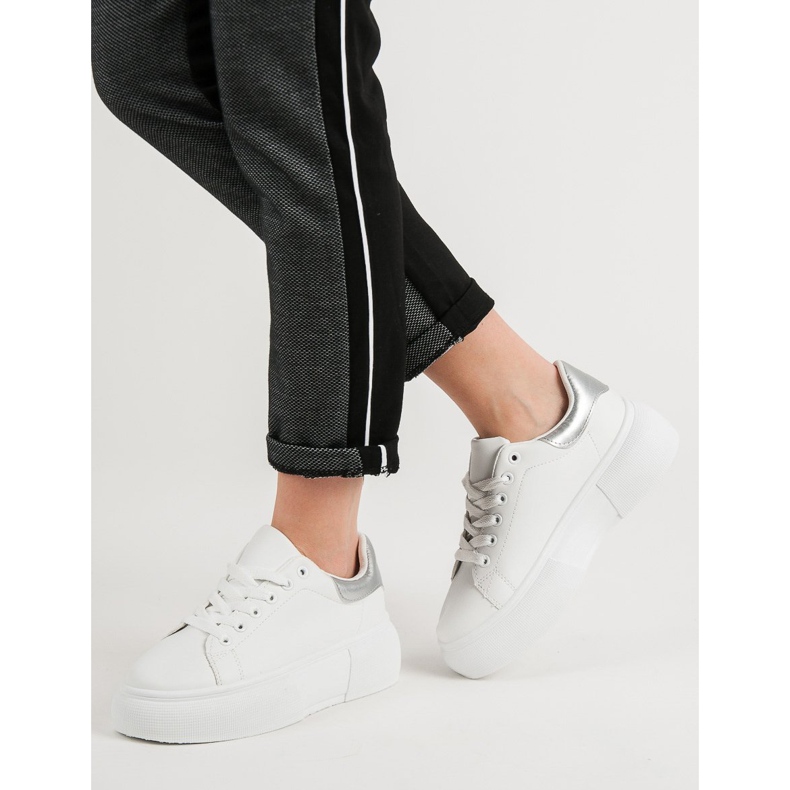 Renda Sapatos Brancos na Plataforma 2