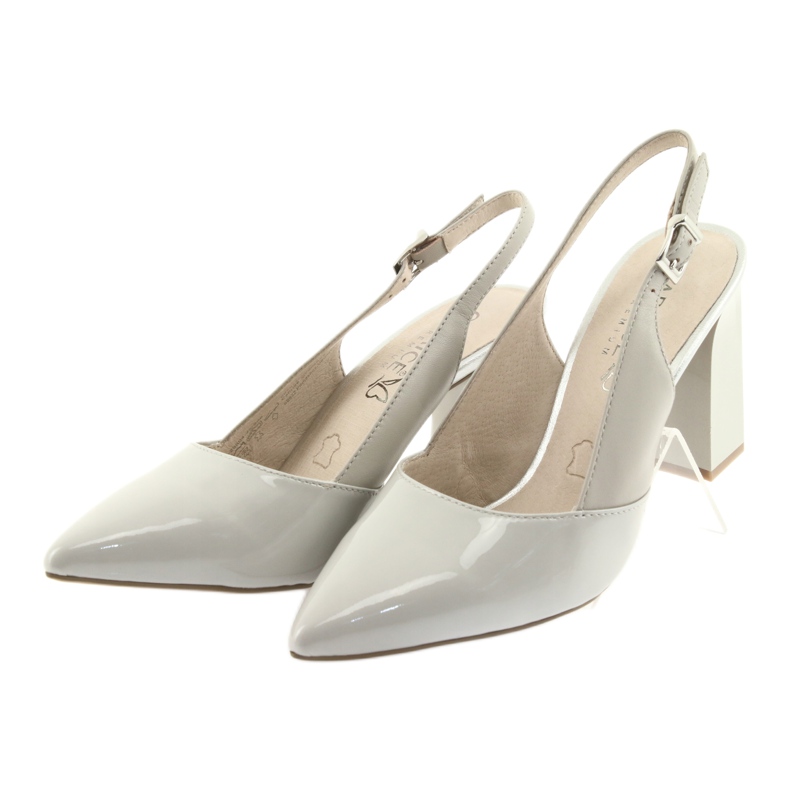 Sandálias femininas cinzentas no posto Caprice 29604 cinza 3