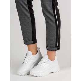 Tênis Slip-on branco 1