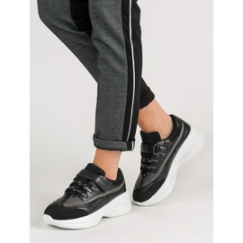 Tênis pretos elegantes 1