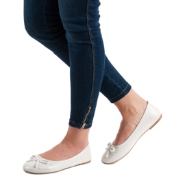 Evento Bailarina Branca Com Um Arco branco 2 Evento Bailarina Branca Com Um Arco branco 2