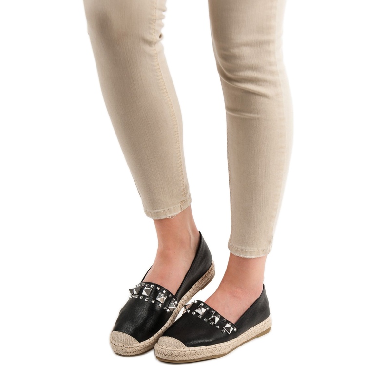 Janessa Alpercatas com pregos preto 1