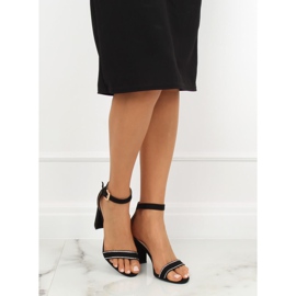 Sandálias pretas no poste A8020 Preto 2