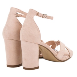 Ideal Shoes Sandálias em um bar castanho 2