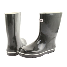 Galochas pretas não isoladas American Club branco preto 4