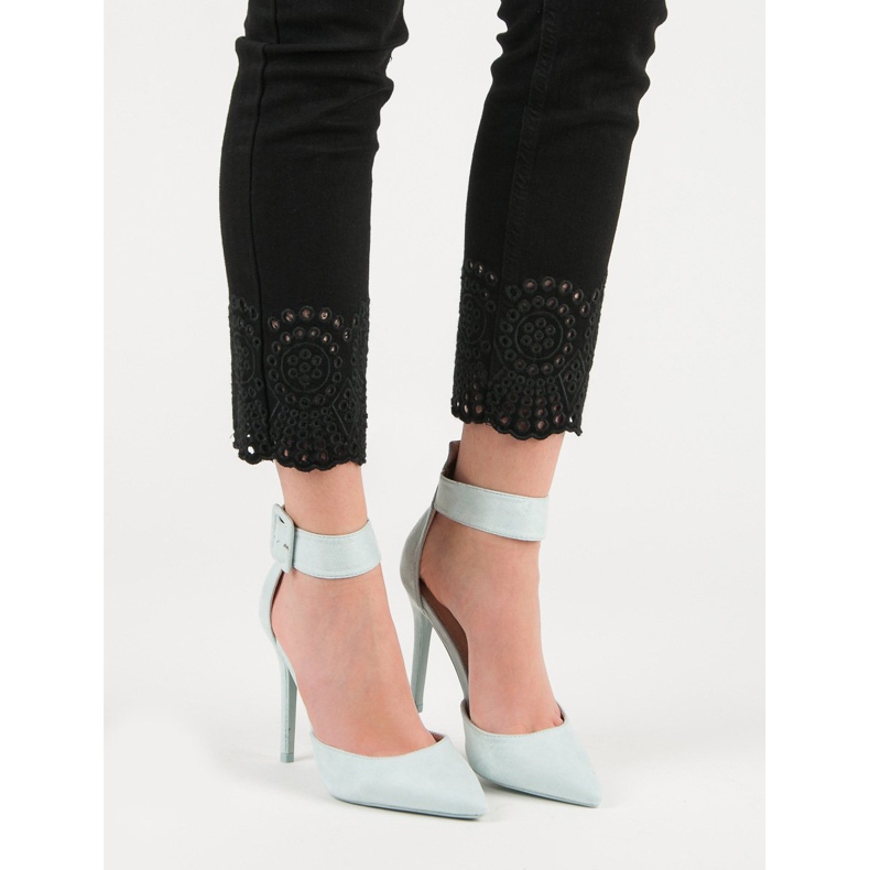 Salto de camurça azul 1