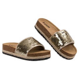 Kylie Chinelos dourados com lantejoulas 1 Kylie Chinelos dourados com lantejoulas 1