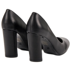 Small Swan Bombas pretas em um pilar preto 1