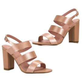 SHELOVET Sandálias rosa em um bar 1