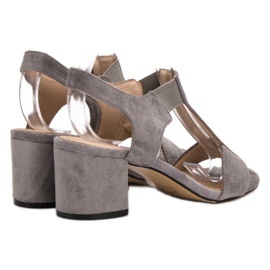 Evento Slip-on Sandals em uma postagem cinza 2