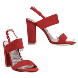 SHELOVET Sandálias vermelhas em um bar vermelho 2