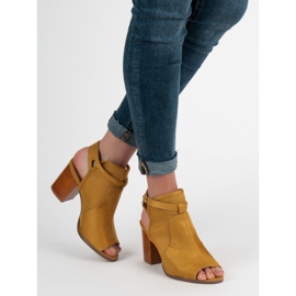 Evento Sandálias Fechadas Elegantes amarelo 2