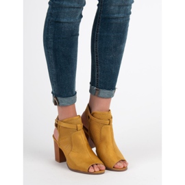 Evento Sandálias Fechadas Elegantes amarelo 1