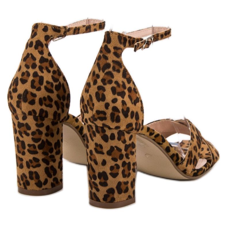 Ideal Shoes Sandálias em um bar castanho 1