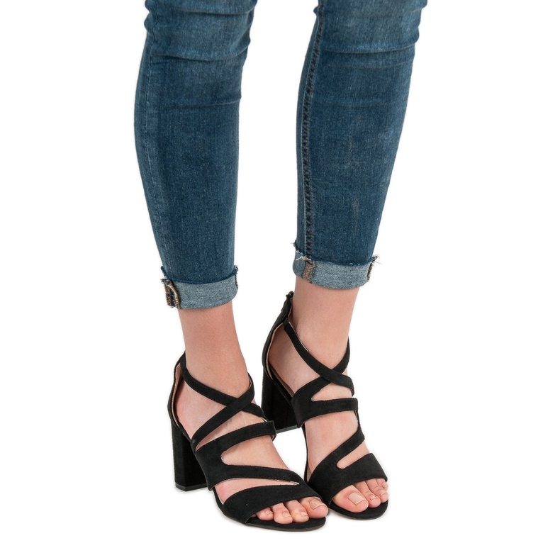 Evento Sandálias de camurça em um bar preto 2