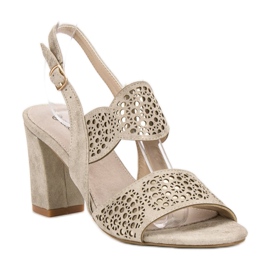 Goodin Sandálias douradas em um bar dourado 1