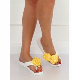 Chinelos brancos TS-33 brancos amarelo 1