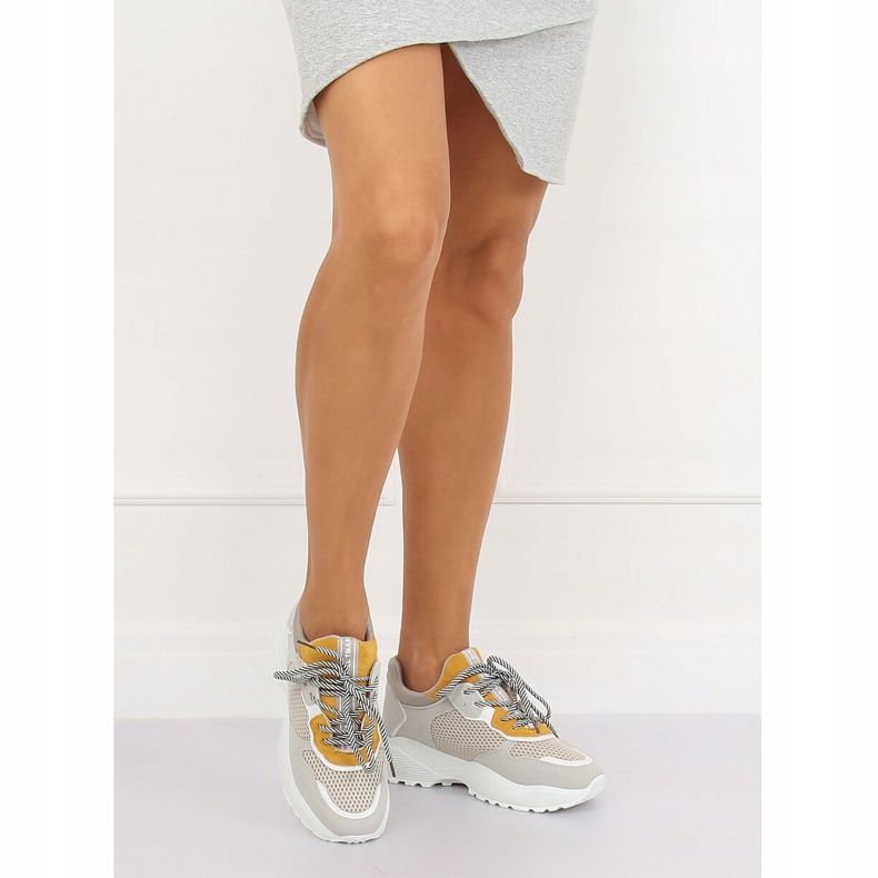 Tênis esportivos cinza BL170P amarelo 1