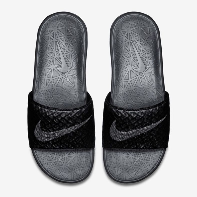 Chinelos Nike Benassi Solarsoft Slide 705474-091 preto 1