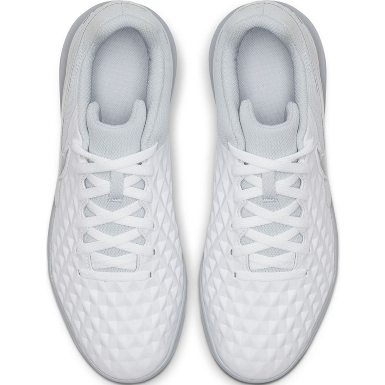 Sapatos de interior Nike Tiempo Legend 8 Club Ic Jr AT5882-100 branco branco 1