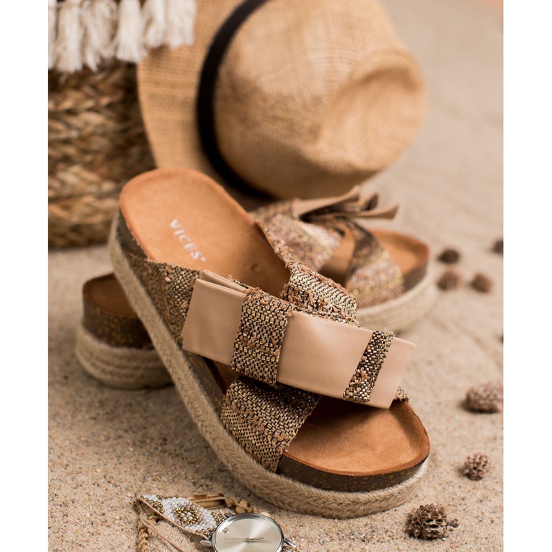 Vices Chinelos têxteis na plataforma castanho 2