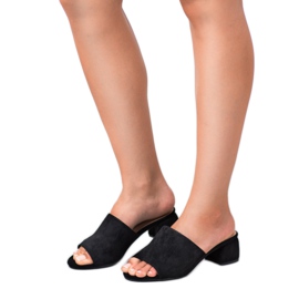 Chinelos de camurça no VINCEZA Post preto 1