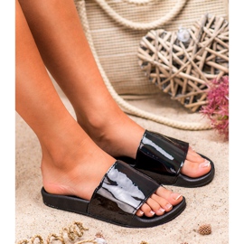 Small Swan Chinelos pretos elegantes 1