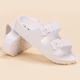 SHELOVET Chinelos leves com fivela branco 1 SHELOVET Chinelos leves com fivela branco 1