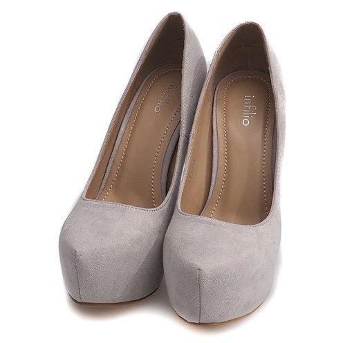 Salto de camurça na plataforma cinza LE107A 1