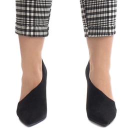 Saltos pretos assimétricos C82A 1