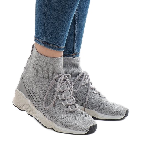Tênis esportivos cinza 7S566 1
