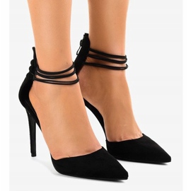 Bombas pretas em um pino 6941-P preto 1 Bombas pretas em um pino 6941-P preto 1