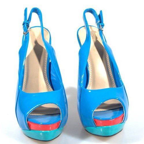 Bombeia sandálias na plataforma azul A8030 2
