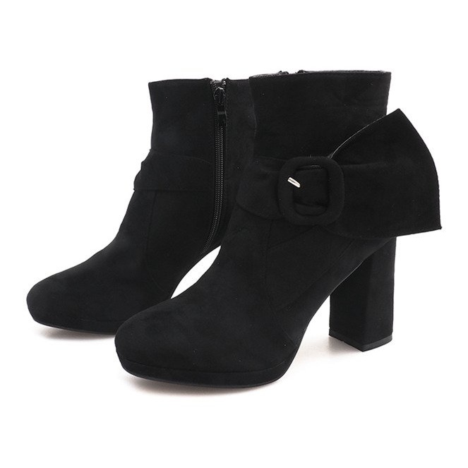 Botas de camurça em um poste preto LS5006 1