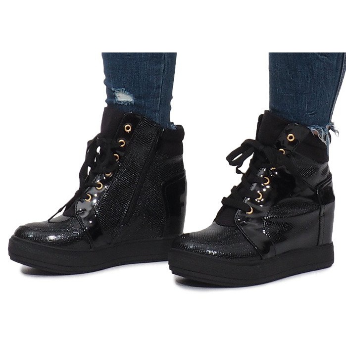 Tênis laqueado preto na cunha Snake 2