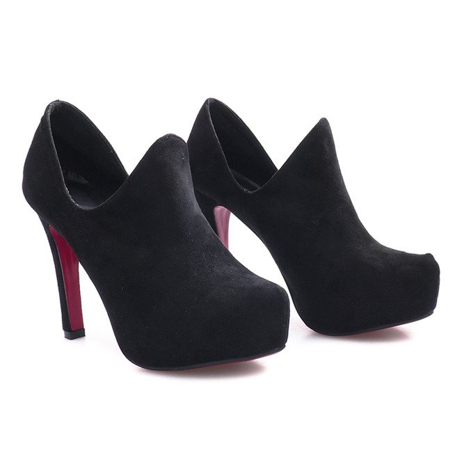 Botins pretos de Gisèle 1