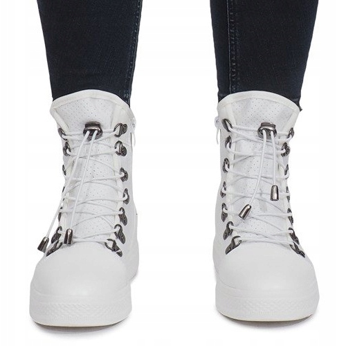 Tênis branco perfurado na cunha Mathilde 1