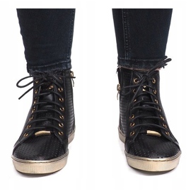 Tênis Maud preto perfurado 2