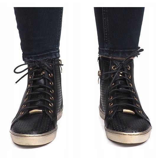 Tênis Maud preto perfurado 2