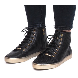 Tênis Maud preto perfurado 1